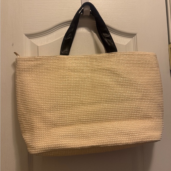 Fashion Cream Tote Bag is very cute in new conditions - Picture 3 of 10